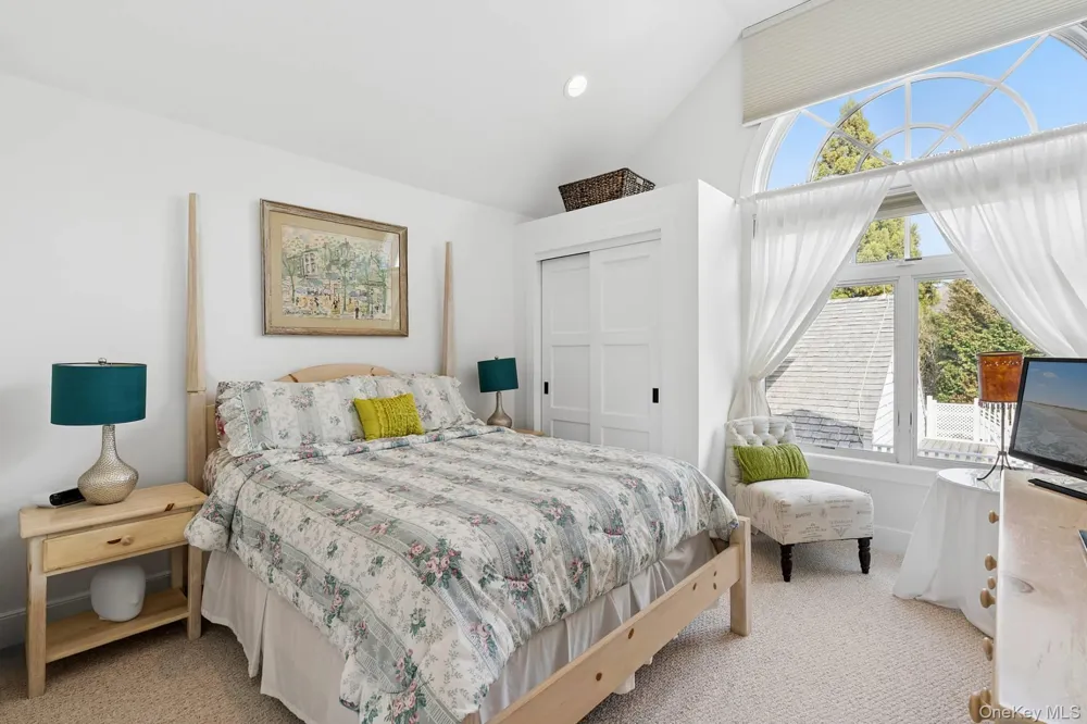 59 Farm Field Road Bridgehampton, NY 11932