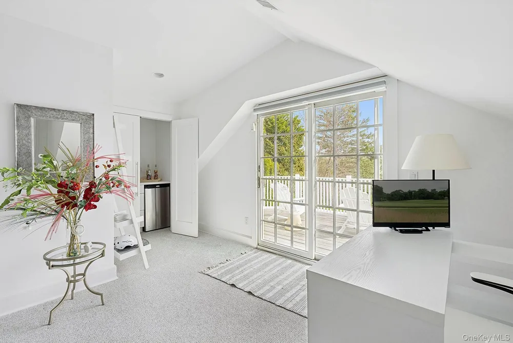 59 Farm Field Road Bridgehampton, NY 11932