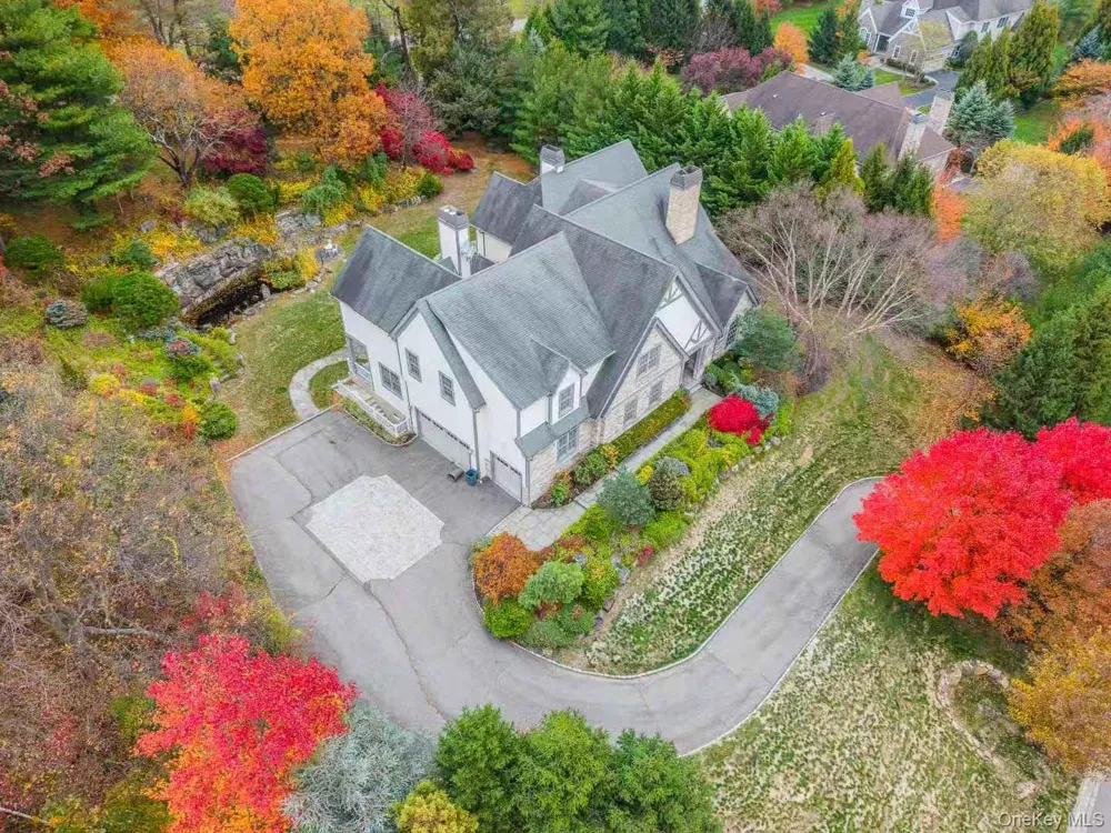 5 Westgate Road Muttontown, NY 11791