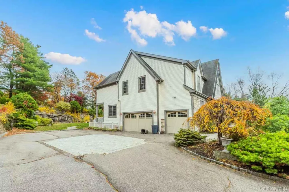 5 Westgate Road Muttontown, NY 11791