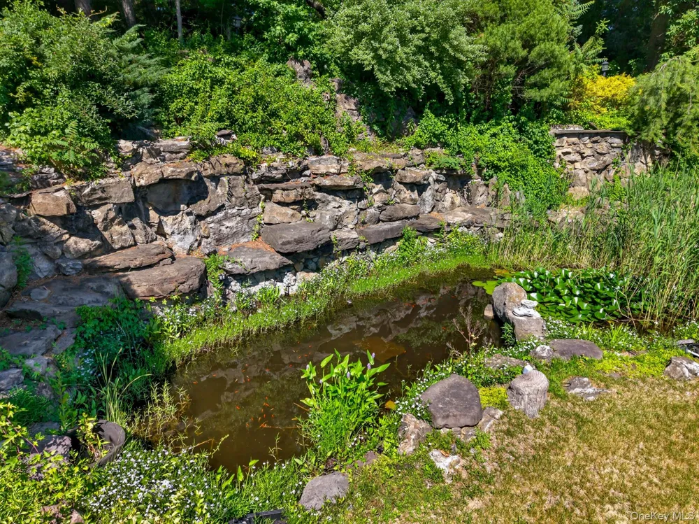 5 Westgate Road Muttontown, NY 11791