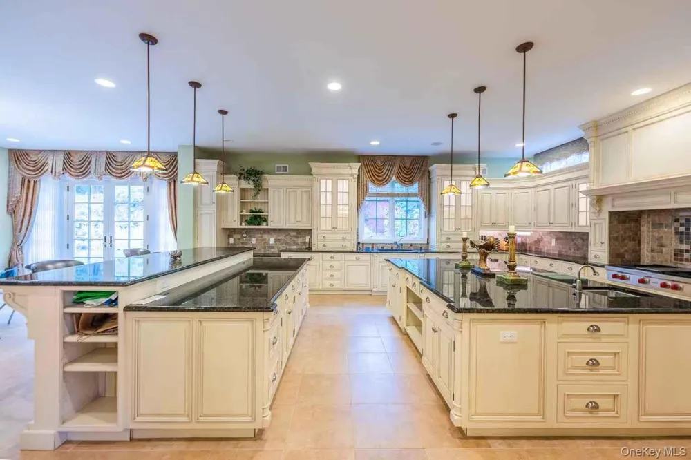 5 Westgate Road Muttontown, NY 11791