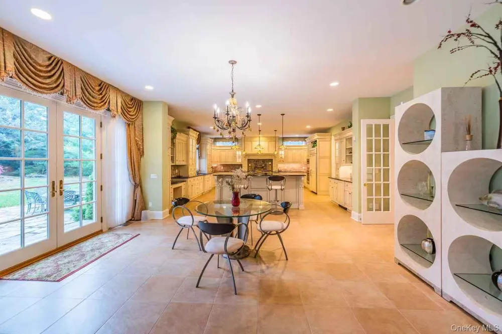 5 Westgate Road Muttontown, NY 11791
