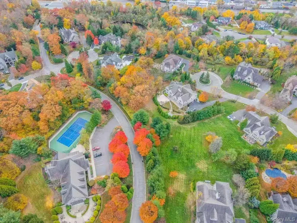 5 Westgate Road Muttontown, NY 11791
