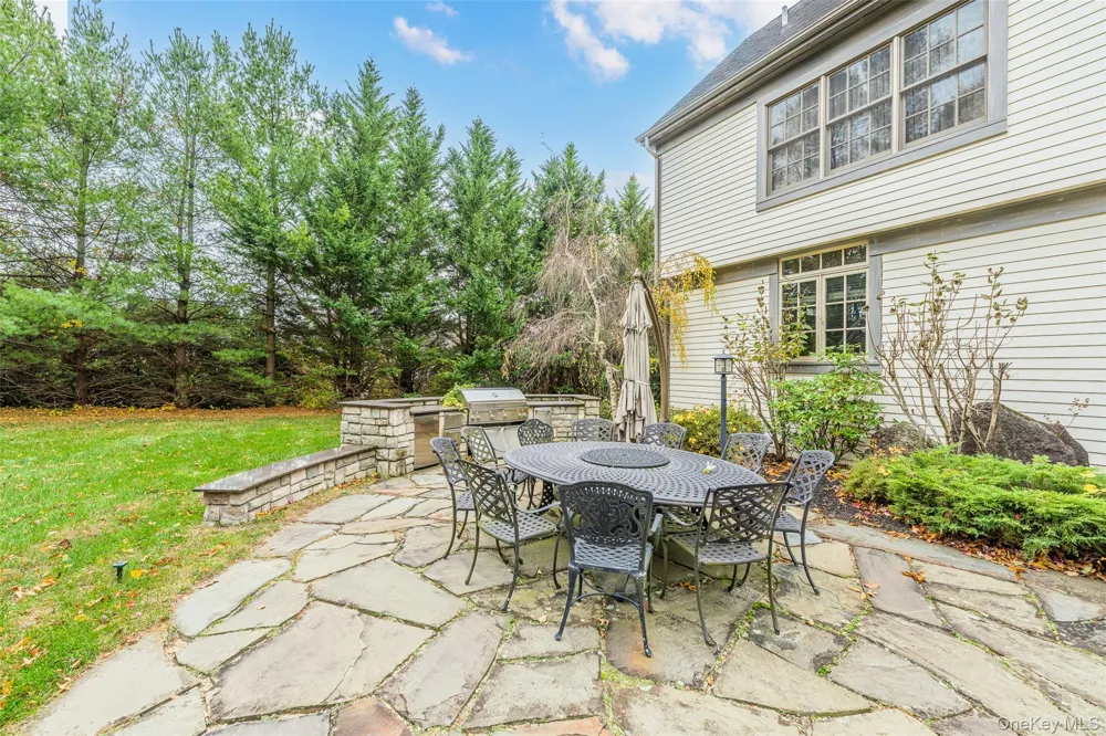 5 Westgate Road Muttontown, NY 11791