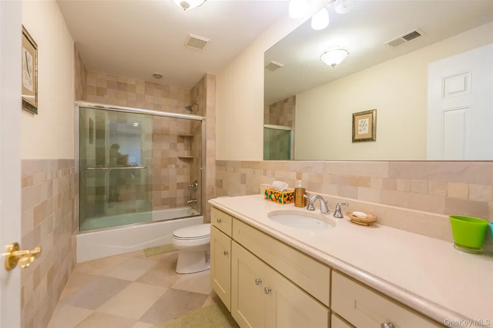 5 Westgate Road Muttontown, NY 11791