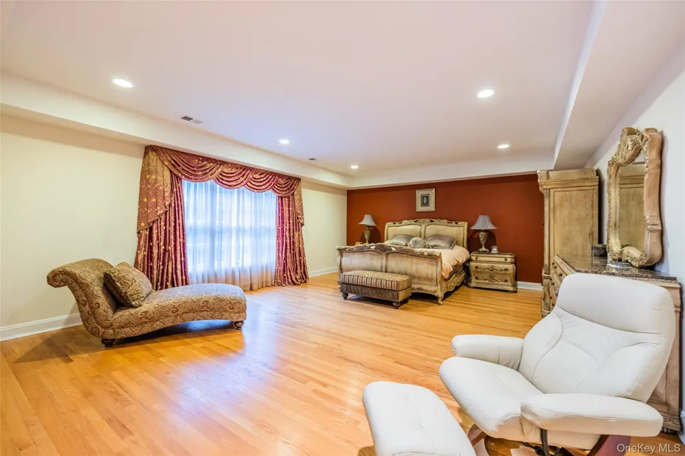 5 Westgate Road Muttontown, NY 11791