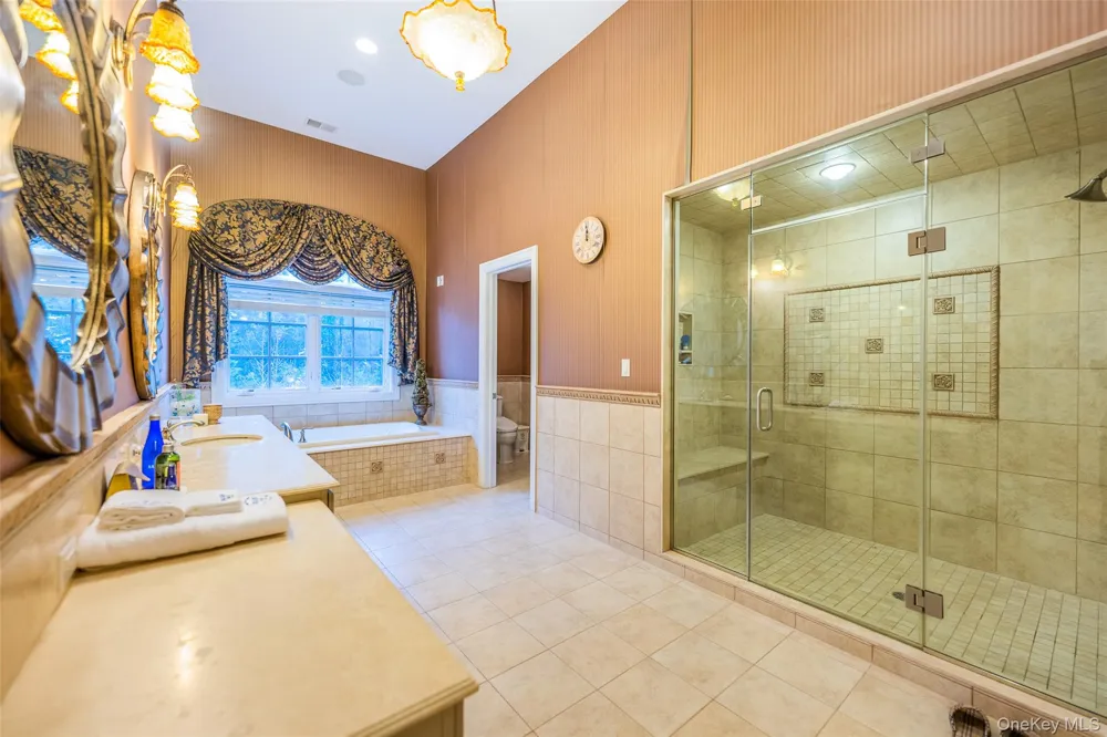 5 Westgate Road Muttontown, NY 11791