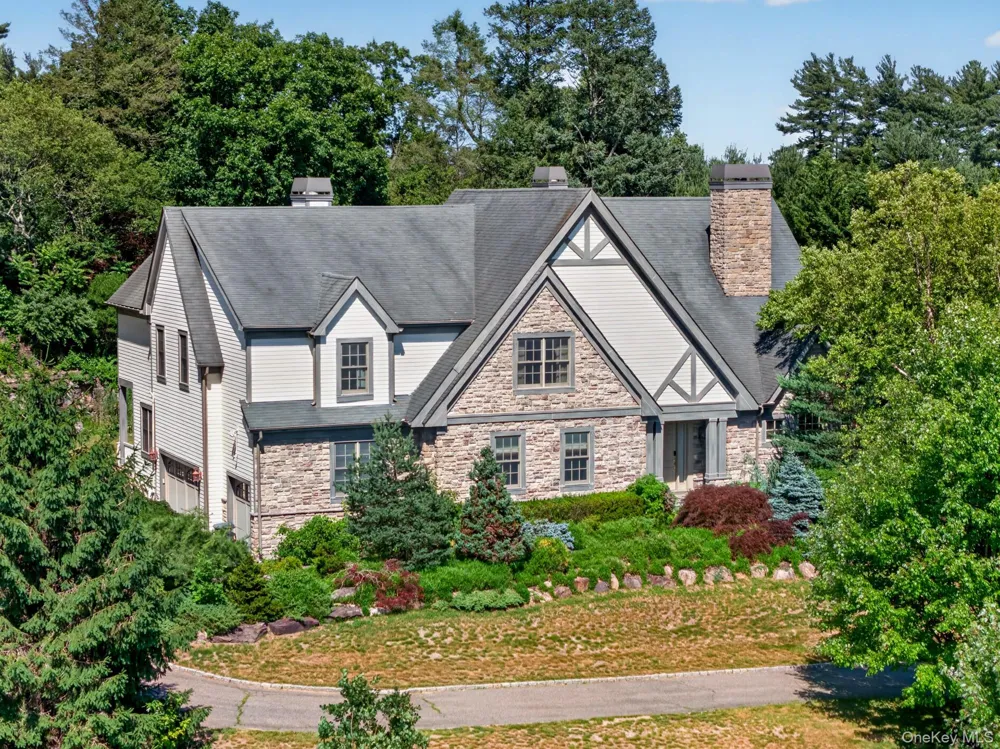 5 Westgate Road Muttontown, NY 11791