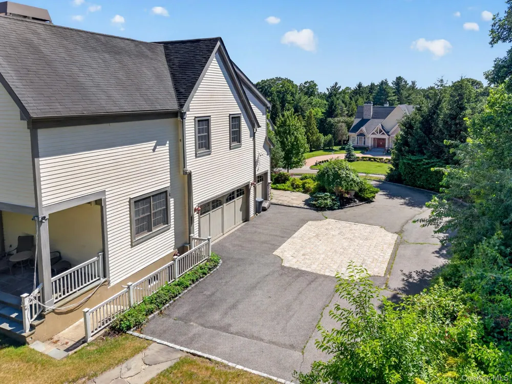 5 Westgate Road Muttontown, NY 11791