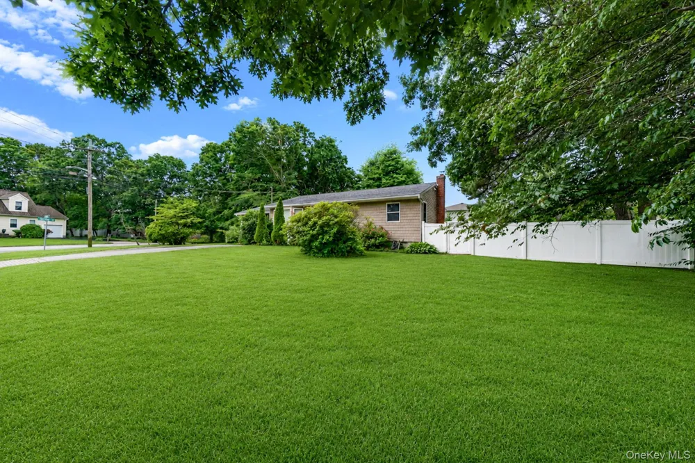 2 Amarr Drive Shirley, NY 11967