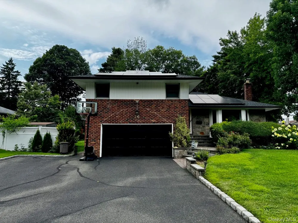 26 Canterbury Road Woodbury, NY 11797