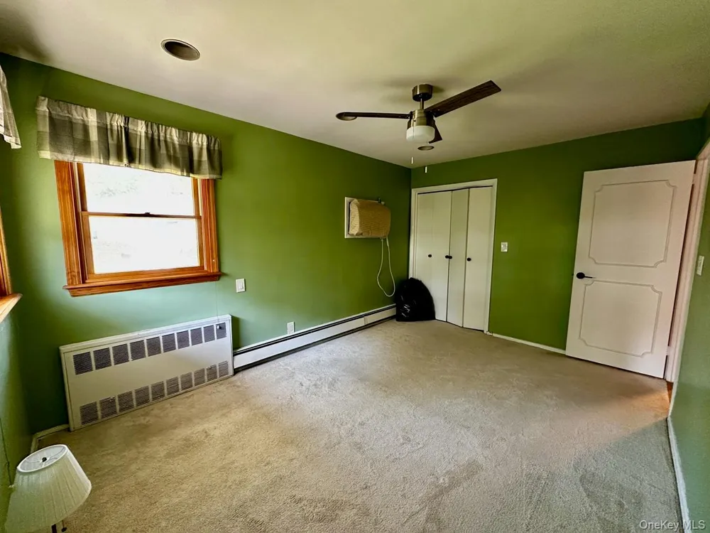 26 Canterbury Road Woodbury, NY 11797