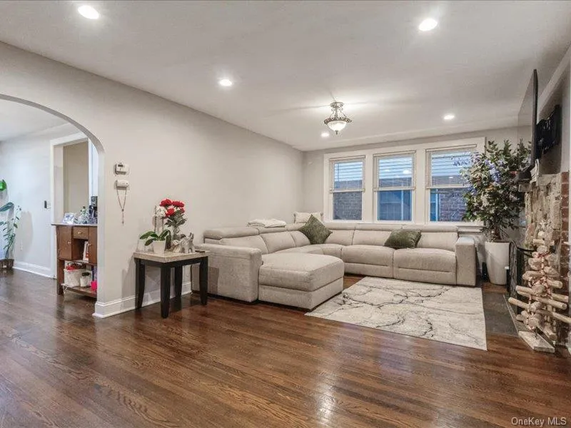 167 Lakeview Avenue Lynbrook, NY 11563