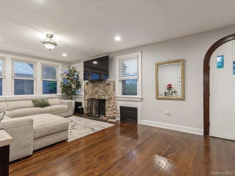 167 Lakeview Avenue Lynbrook, NY 11563