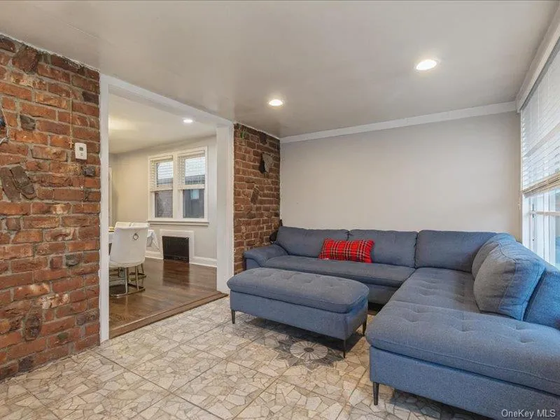167 Lakeview Avenue Lynbrook, NY 11563