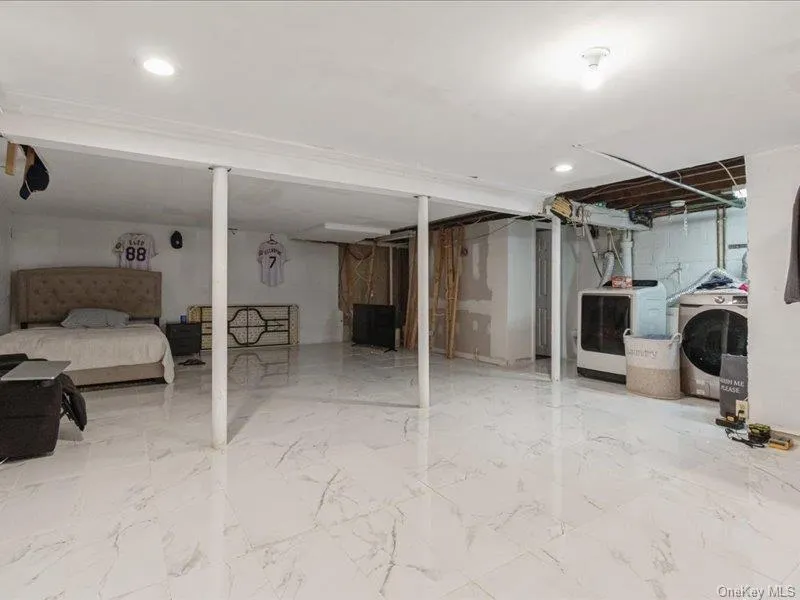 167 Lakeview Avenue Lynbrook, NY 11563