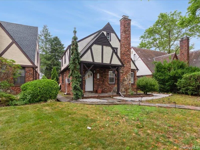 167 Lakeview Avenue Lynbrook, NY 11563