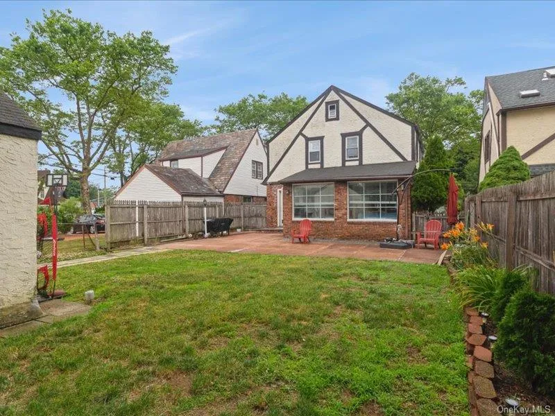 167 Lakeview Avenue Lynbrook, NY 11563
