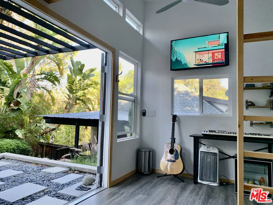 1421 Fernwood Pacific Drive Topanga, CA 90290