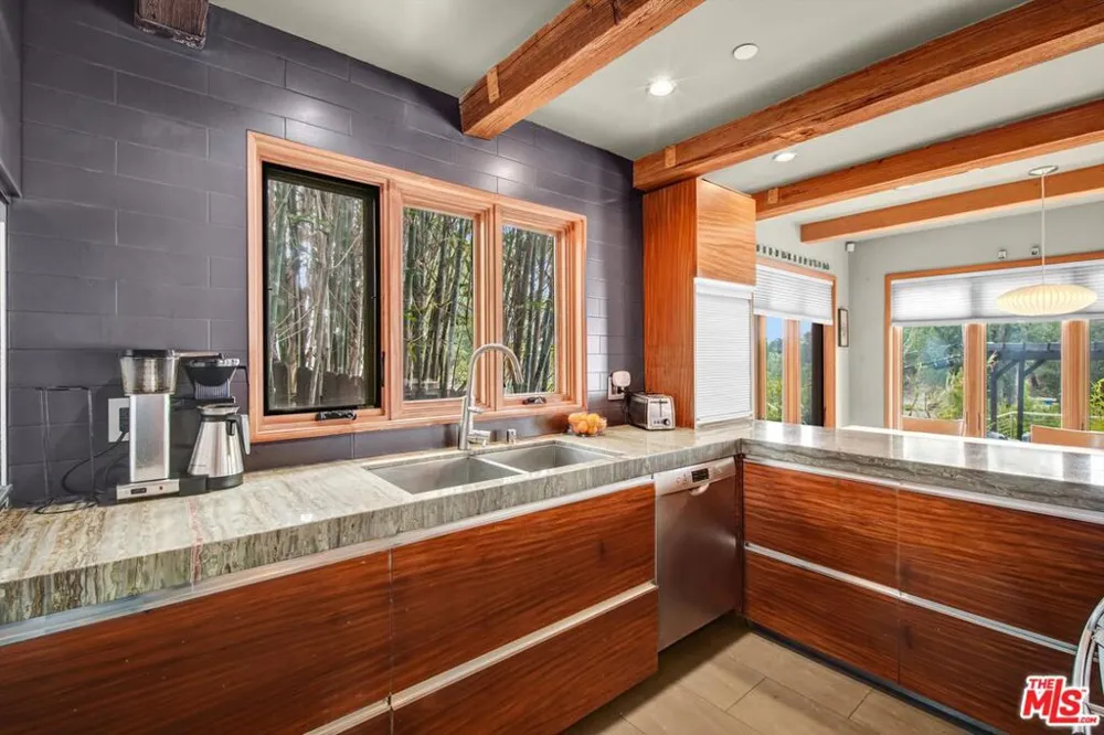 1421 Fernwood Pacific Drive Topanga, CA 90290