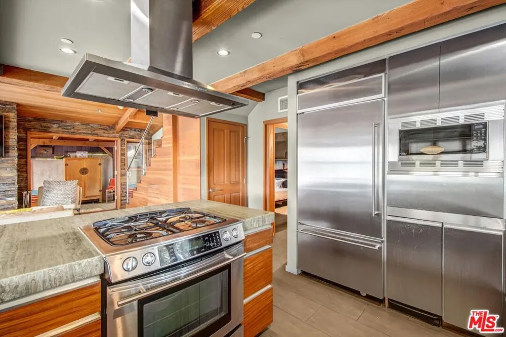 1421 Fernwood Pacific Drive Topanga, CA 90290