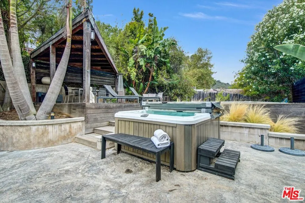 1421 Fernwood Pacific Drive Topanga, CA 90290