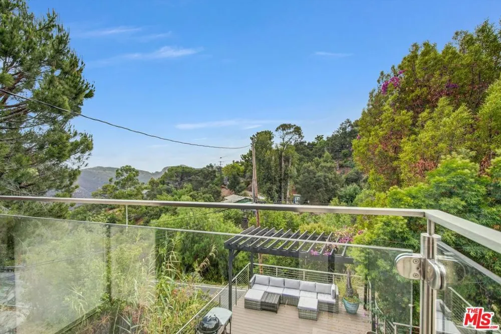 1421 Fernwood Pacific Drive Topanga, CA 90290