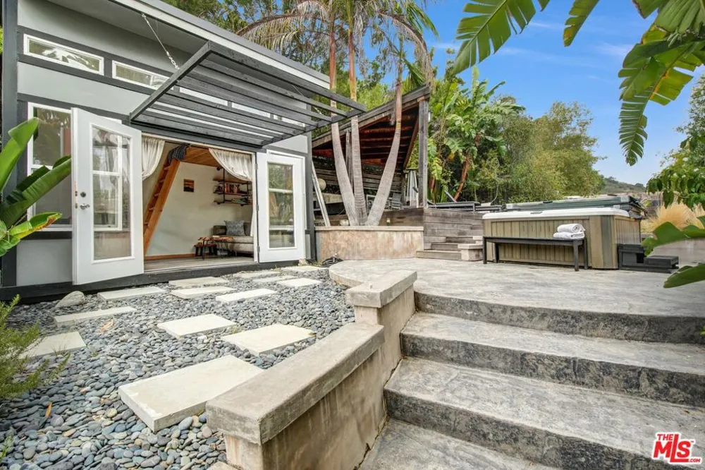 1421 Fernwood Pacific Drive Topanga, CA 90290