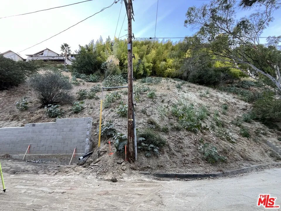 3947 Hopevale Drive Sherman Oaks, CA 91403