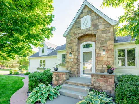 814 New Century Boulevard S
