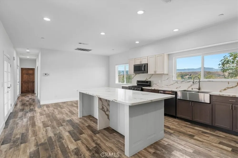 7108 Luane Trail Colton, CA 92324