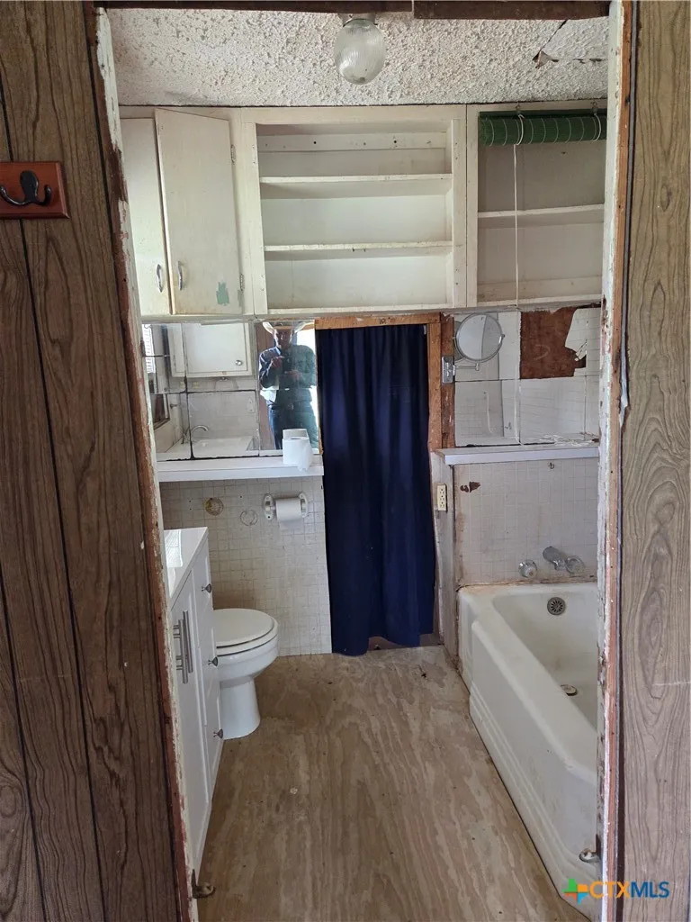 2631 C R 302 Rockdale, TX 76567