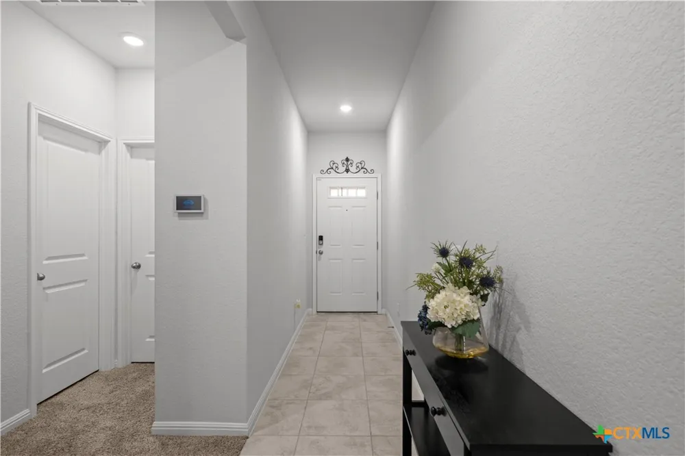 407 Water Way Avenue Hutto, TX 78634