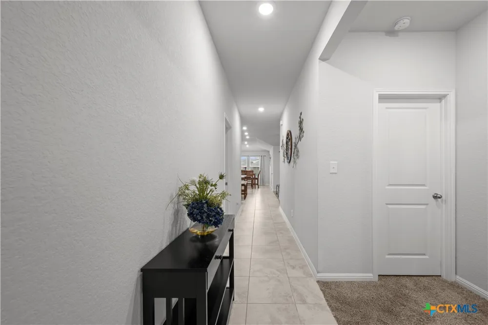 407 Water Way Avenue Hutto, TX 78634