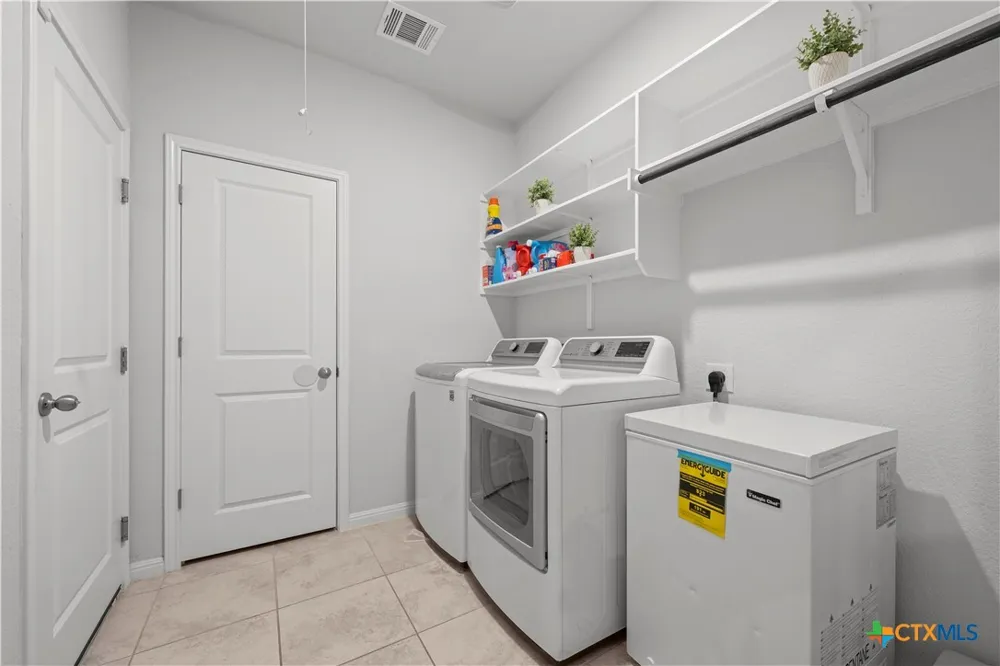 407 Water Way Avenue Hutto, TX 78634