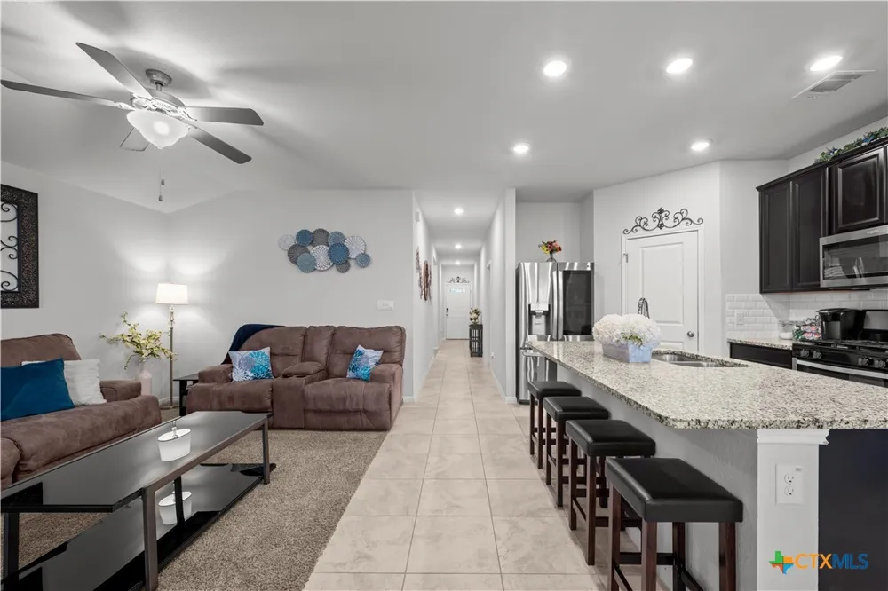 407 Water Way Avenue Hutto, TX 78634