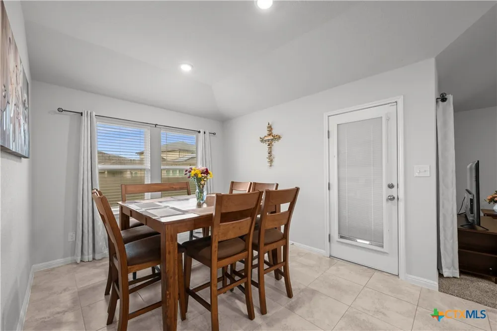 407 Water Way Avenue Hutto, TX 78634