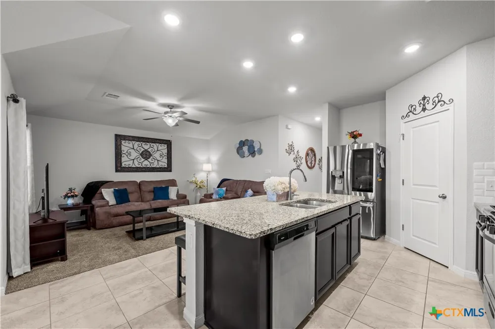 407 Water Way Avenue Hutto, TX 78634