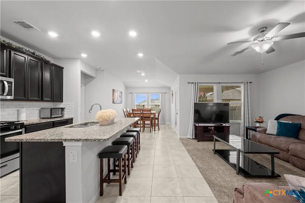 407 Water Way Avenue Hutto, TX 78634