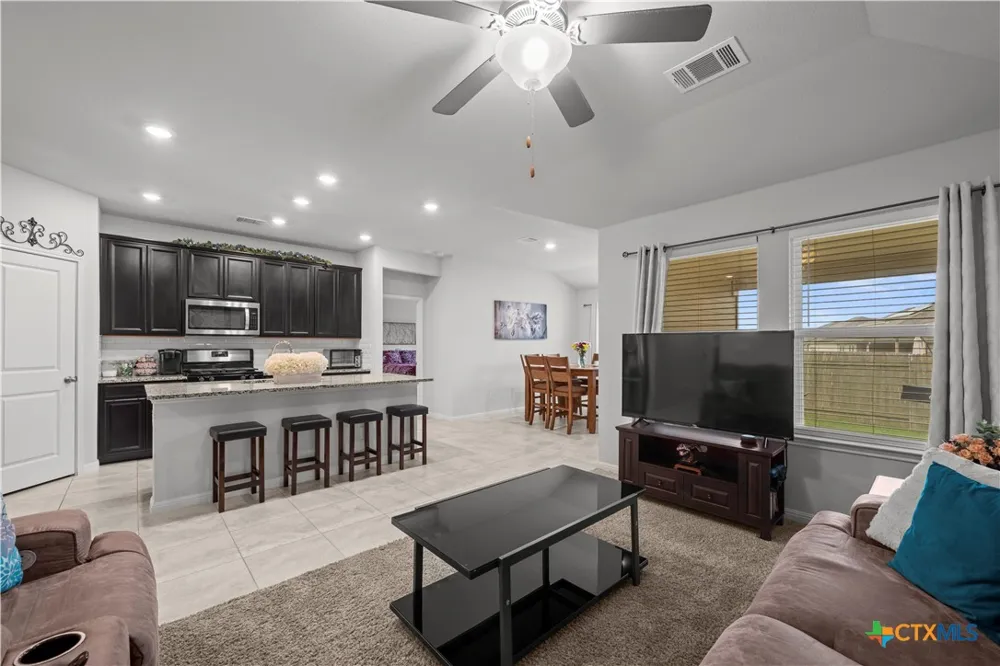 407 Water Way Avenue Hutto, TX 78634