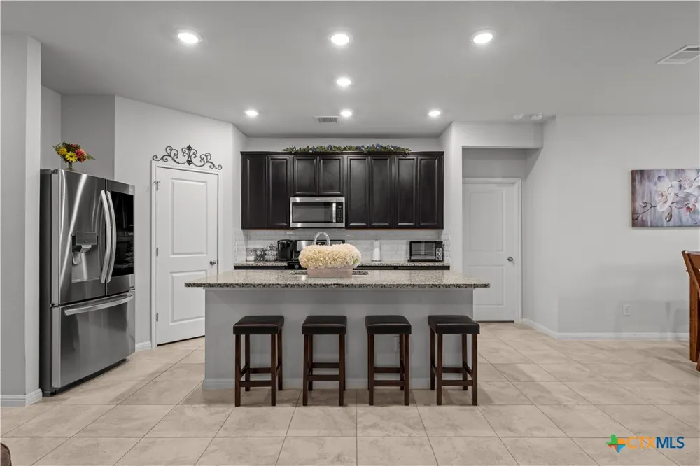 407 Water Way Avenue Hutto, TX 78634