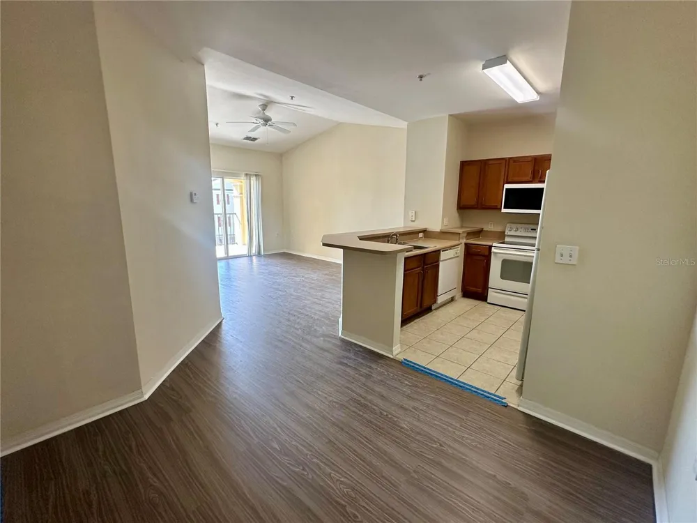 8124 CLAIRE ANN DRIVE #305 Orlando, FL 32825
