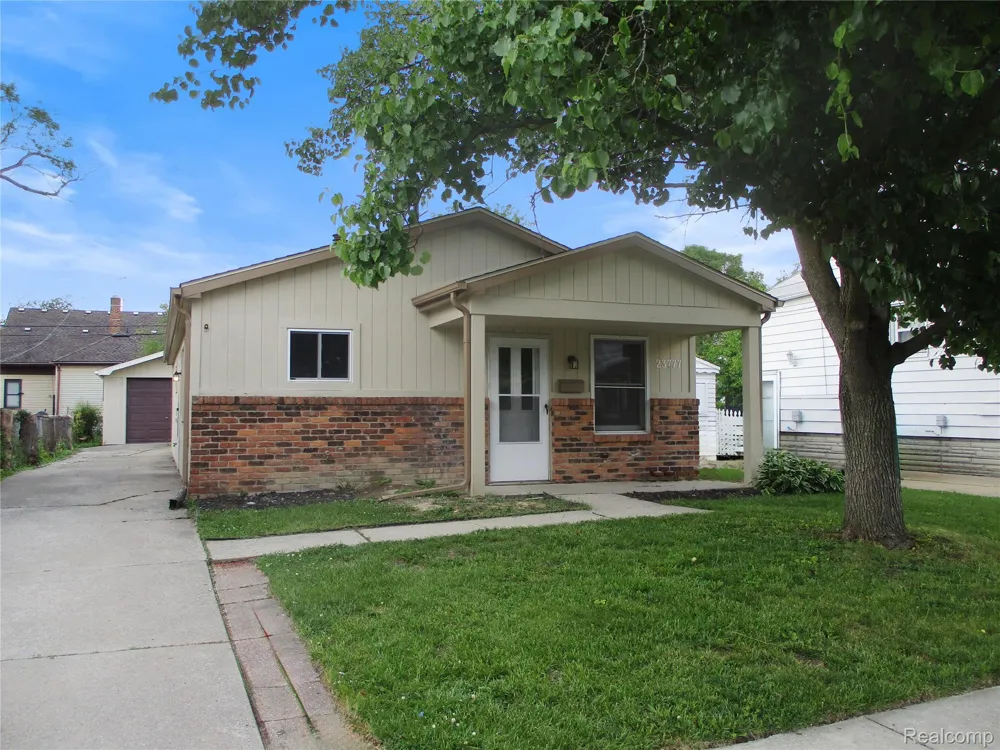 23777 Piper Avenue Eastpointe City, MI 48021