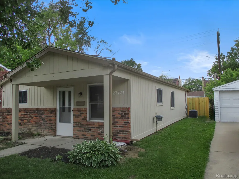 23777 Piper Avenue Eastpointe City, MI 48021