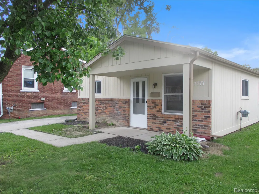23777 Piper Avenue Eastpointe City, MI 48021