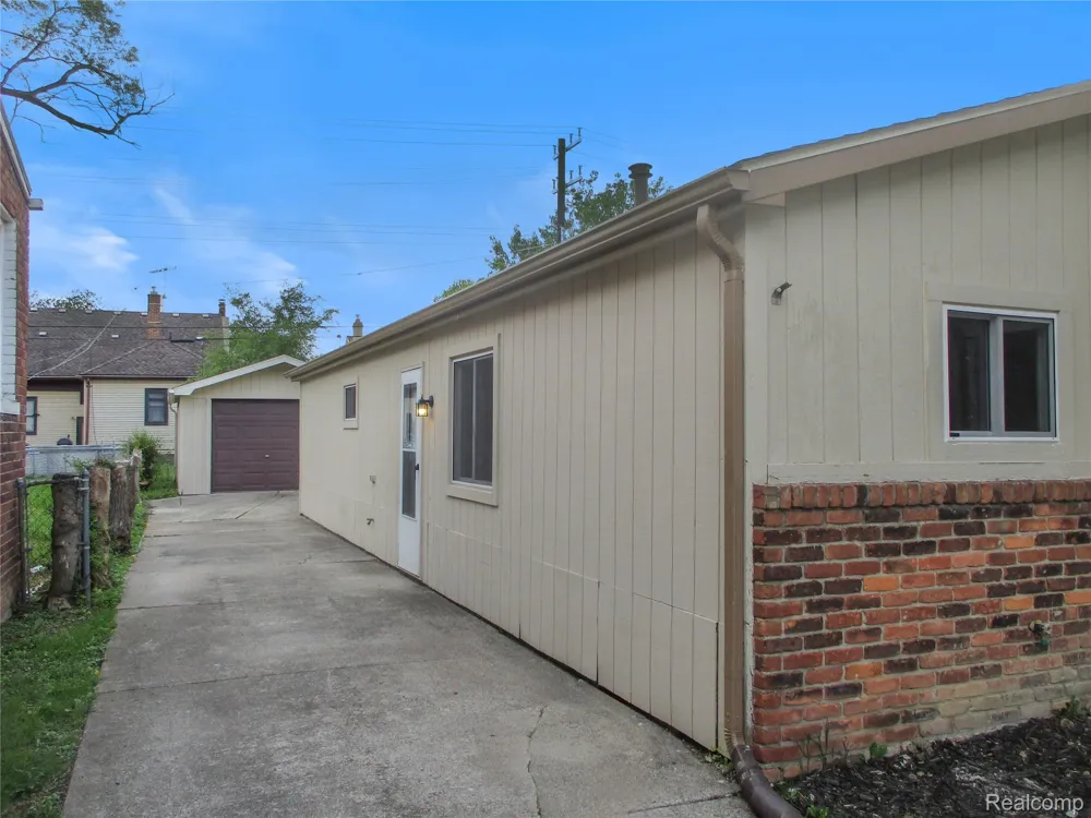 23777 Piper Avenue Eastpointe City, MI 48021