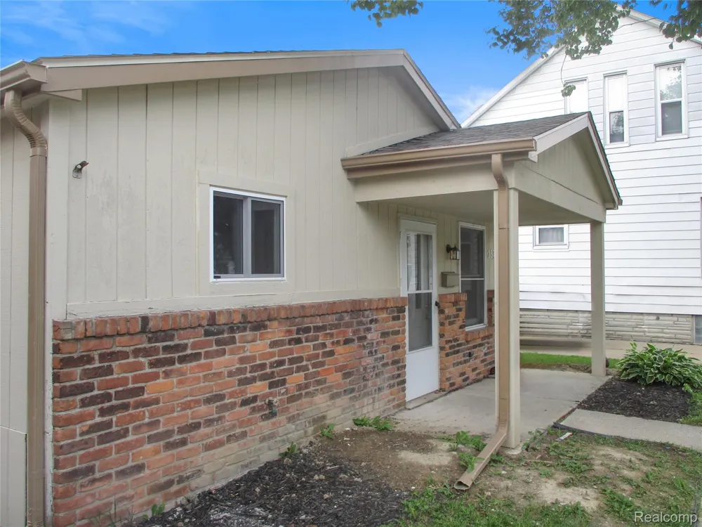 23777 Piper Avenue Eastpointe City, MI 48021