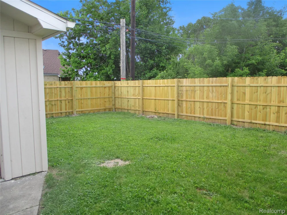 23777 Piper Avenue Eastpointe City, MI 48021