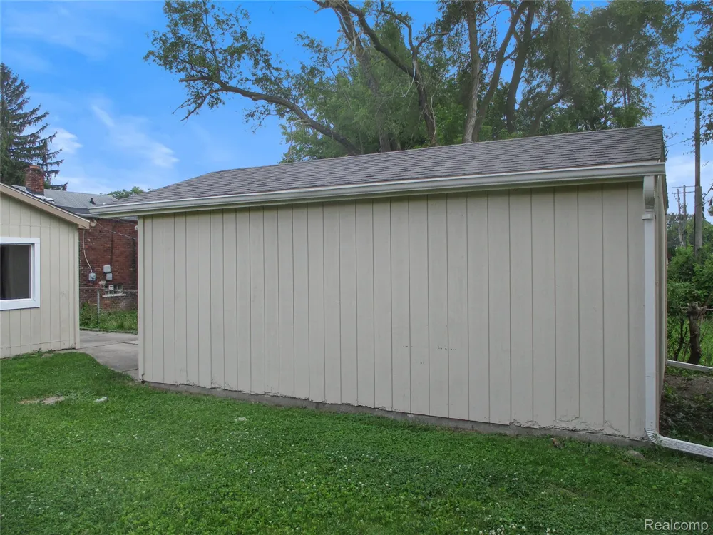 23777 Piper Avenue Eastpointe City, MI 48021